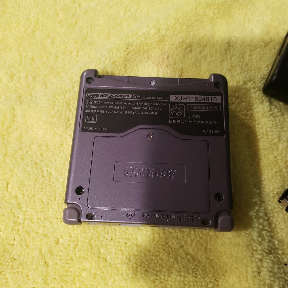 Gameboy Advance SP - Picture 2 of 3